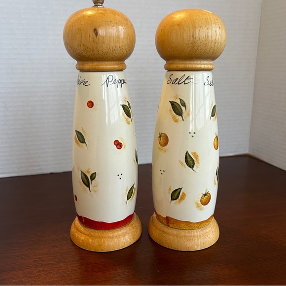 Wood and Ceramic Salt Shaker and Pepper Grinder Tomato and Chili Pepper Design - Picture 2 of 6